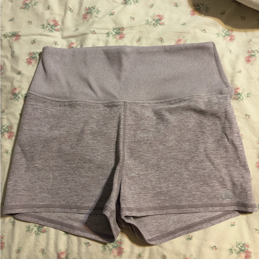 ALO Yoga Ribbed Waist High-Rise Bike Shorts in Light Lavender